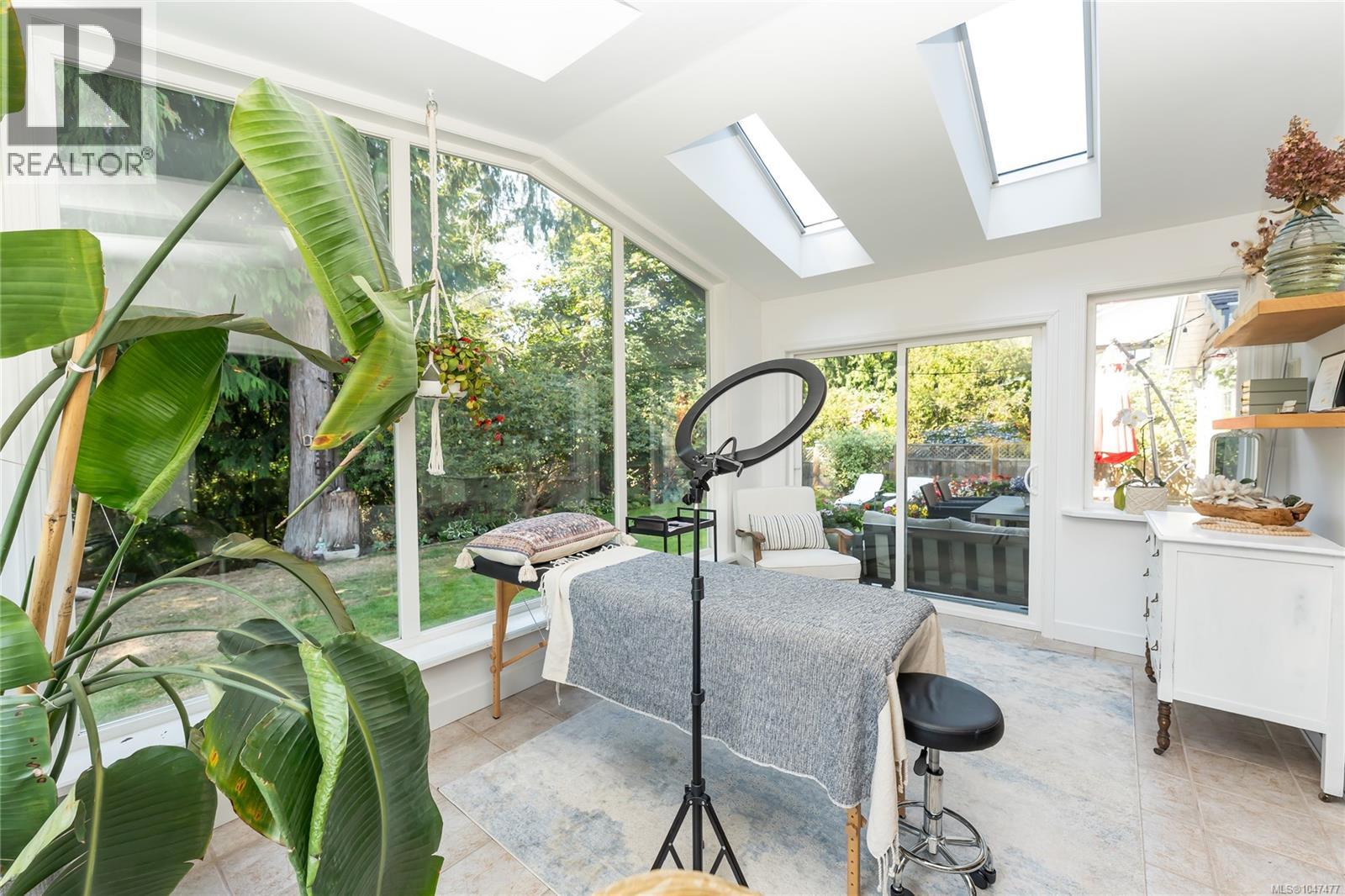 2146 Henlyn Dr - 3