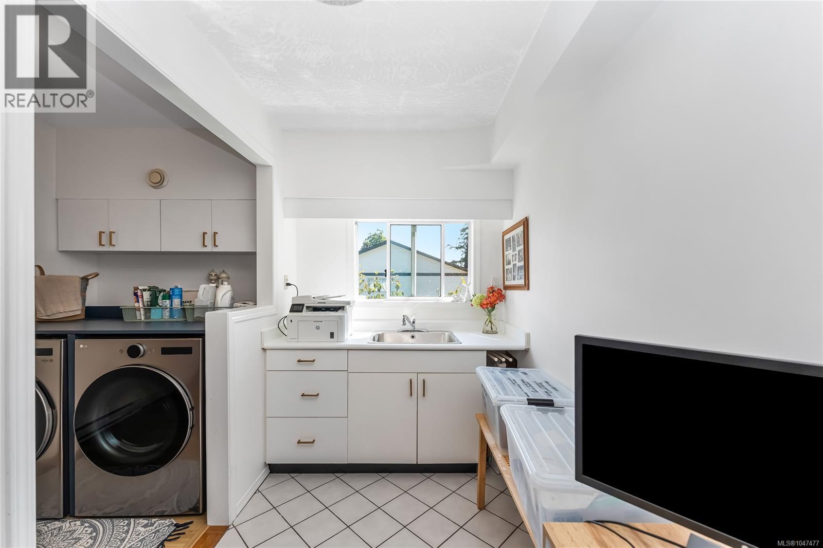 2146 Henlyn Dr - Image 34