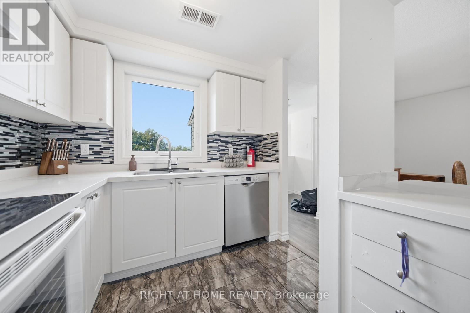 #19 65 GLAMIS ROAD - Image 10