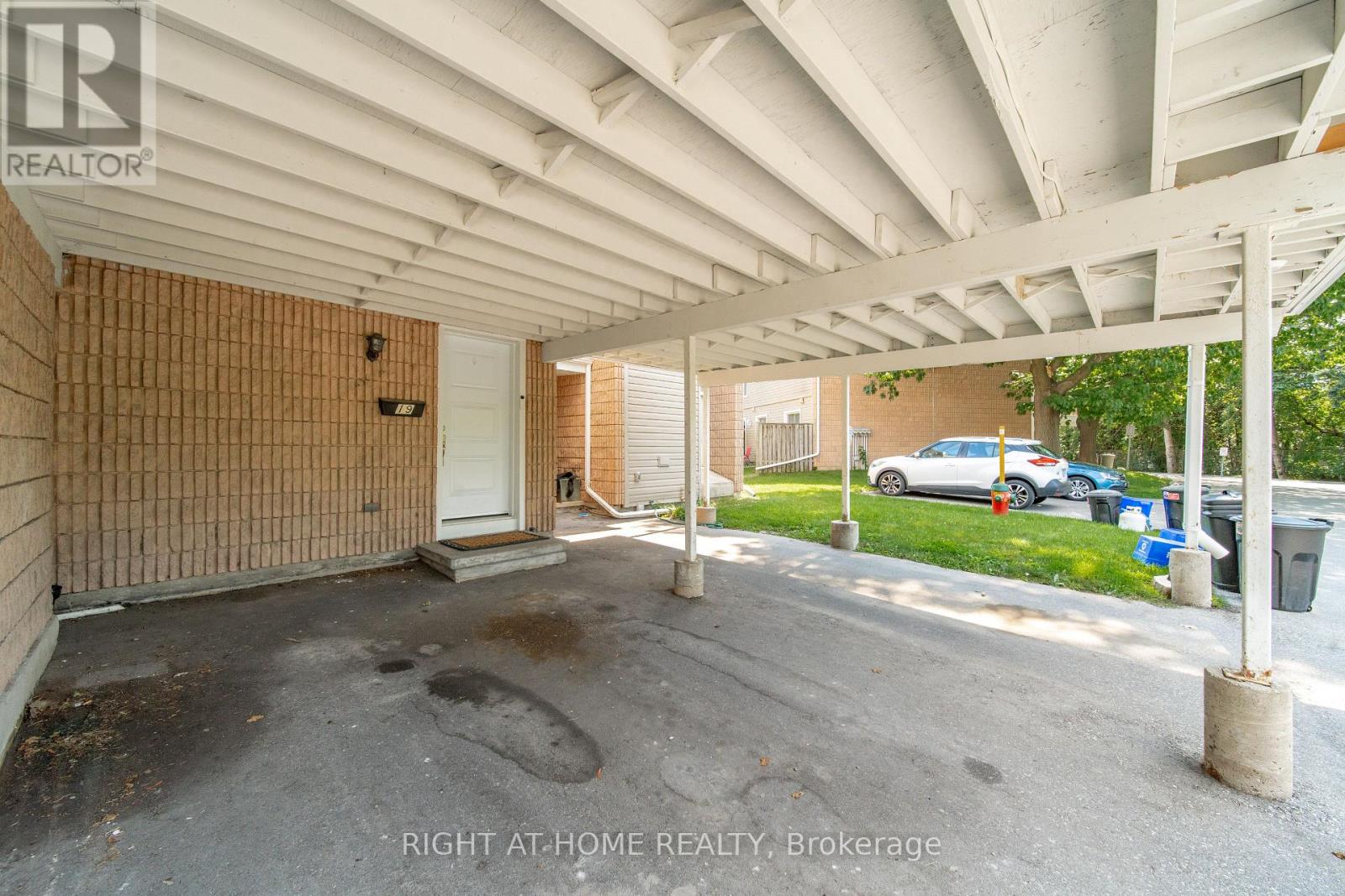 19 - 65 GLAMIS ROAD — photo 3