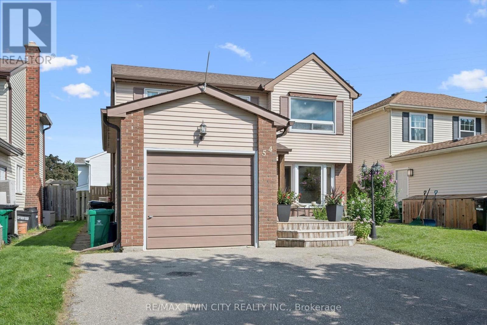 54 ROYAL ORCHARD PLACE — photo 2