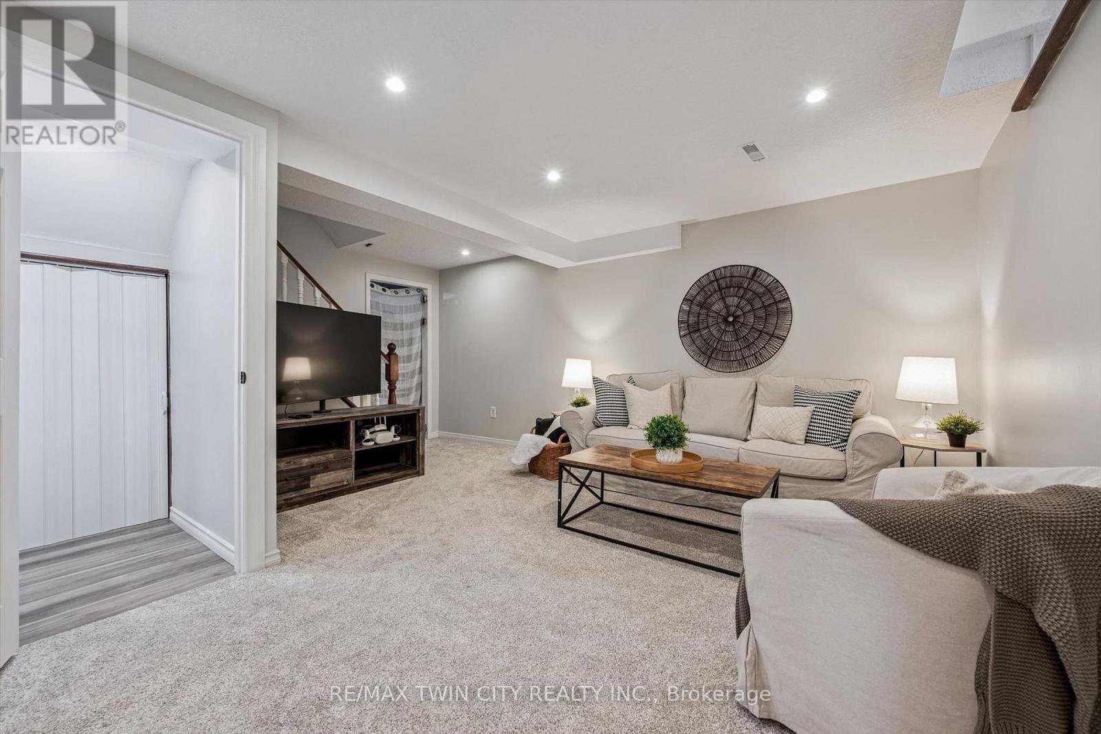 54 ROYAL ORCHARD PLACE - Image 29