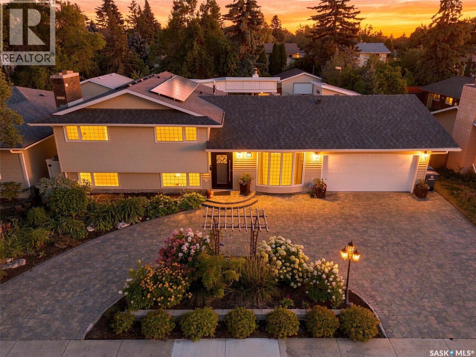 273 Carleton DRIVE - 2