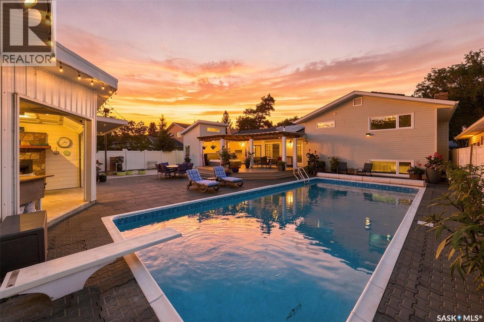273 Carleton DRIVE - 3