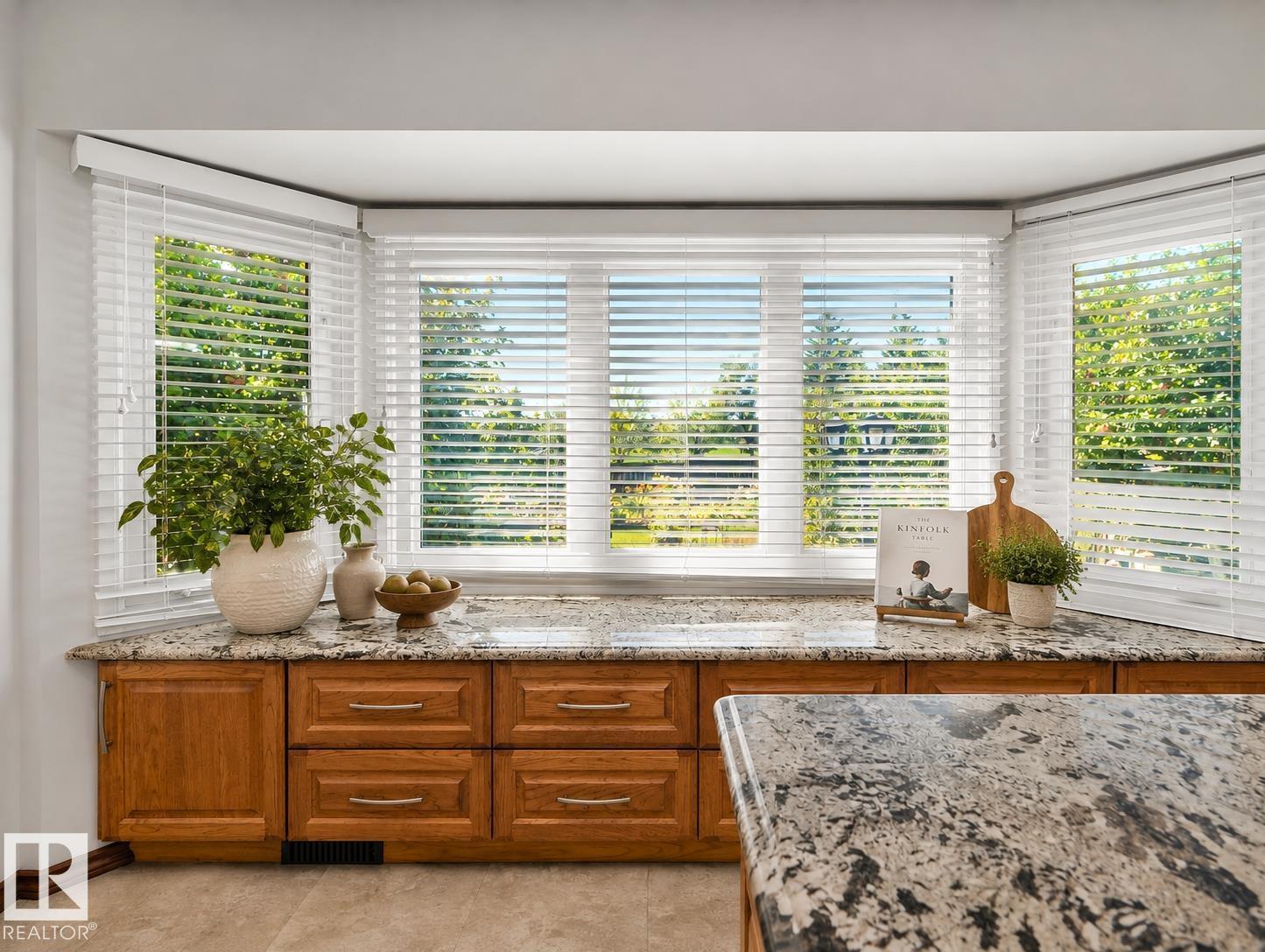 7357 18 AV NW - Image 11