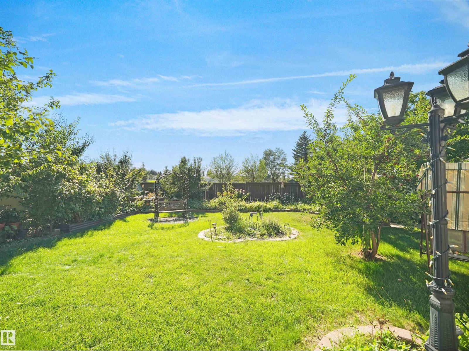 7357 18 AV NW - Image 31