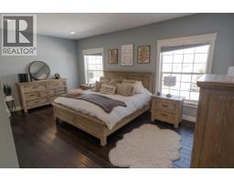 Family room - 13816 Cardinal Road, Charlie Lake, BC V0C1H0 Photo 11