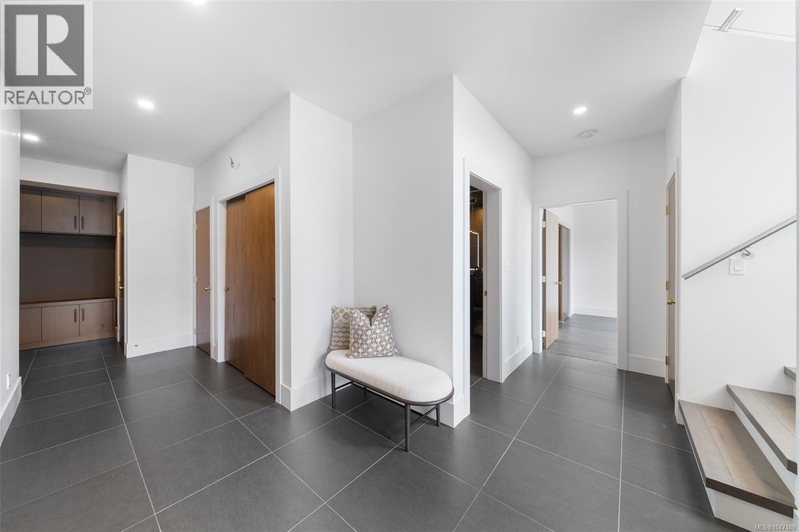 1221 Viewtop Rd - 2
