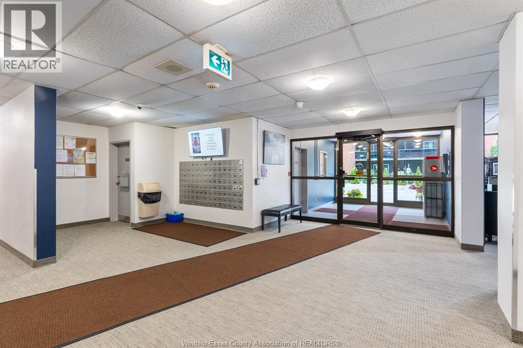 #805 3936 WYANDOTTE STREET - Image 24