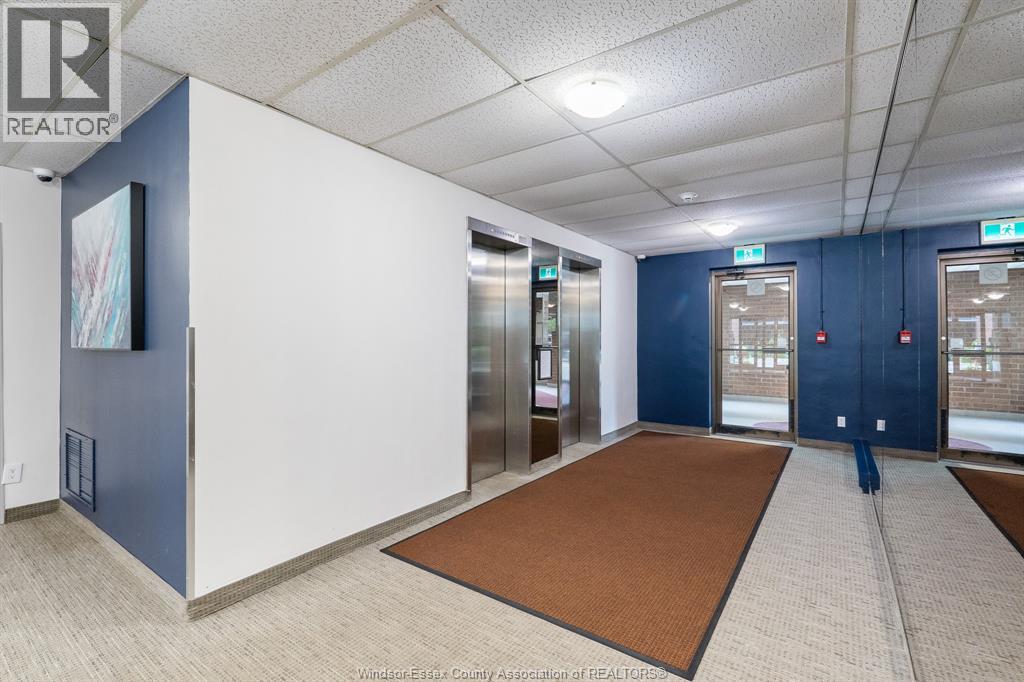#805 3936 WYANDOTTE STREET - Image 25