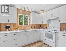 56 Lakeview Avenue, Gull Lake, AB T0C0J0 Photo 11