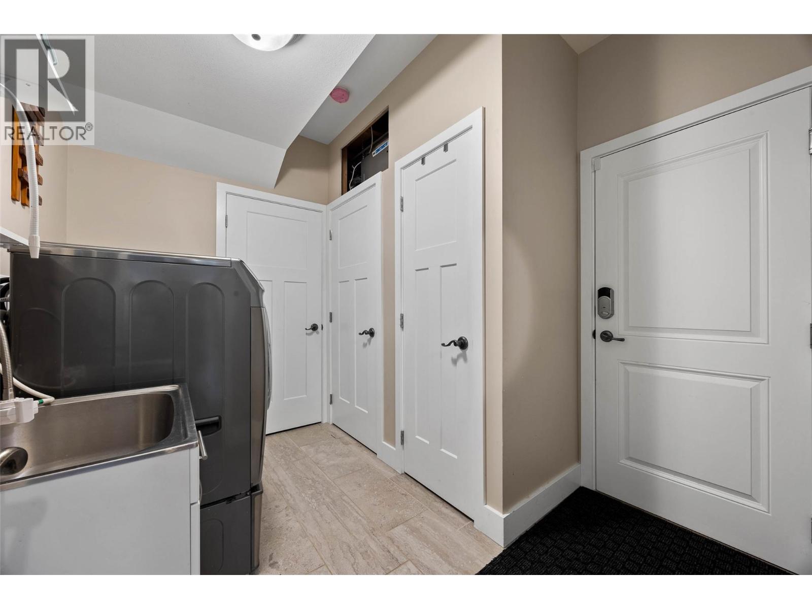 8913 Grizzly Crescent - 22