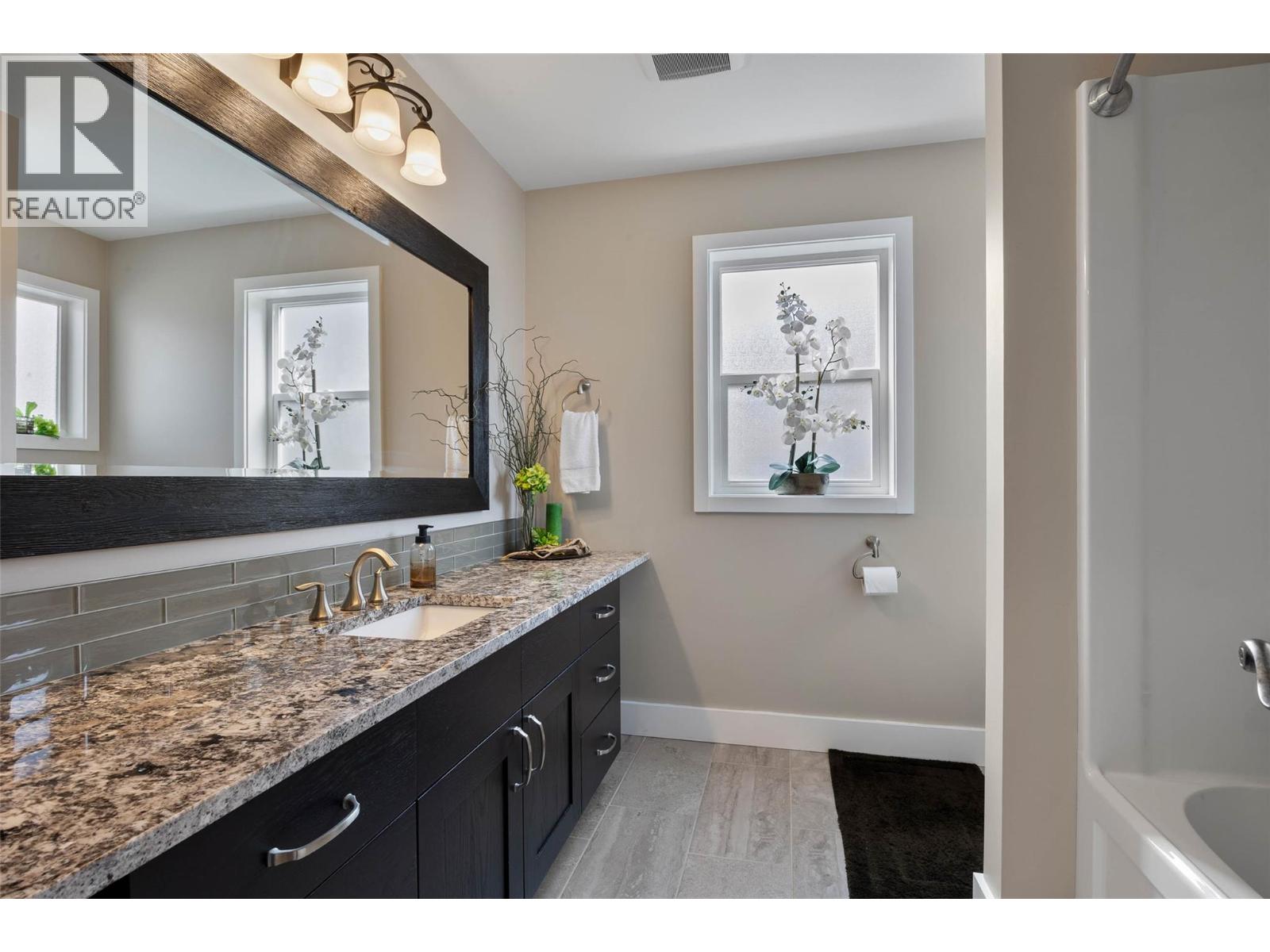 8913 Grizzly Crescent - Image 35
