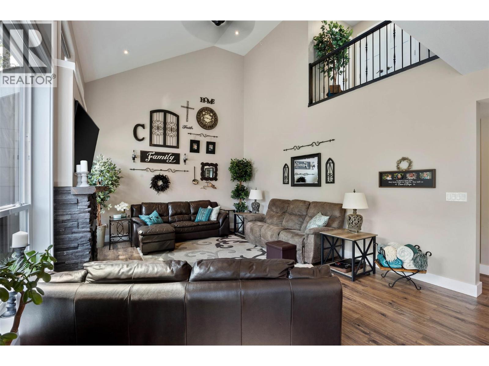 8913 Grizzly Crescent - 16