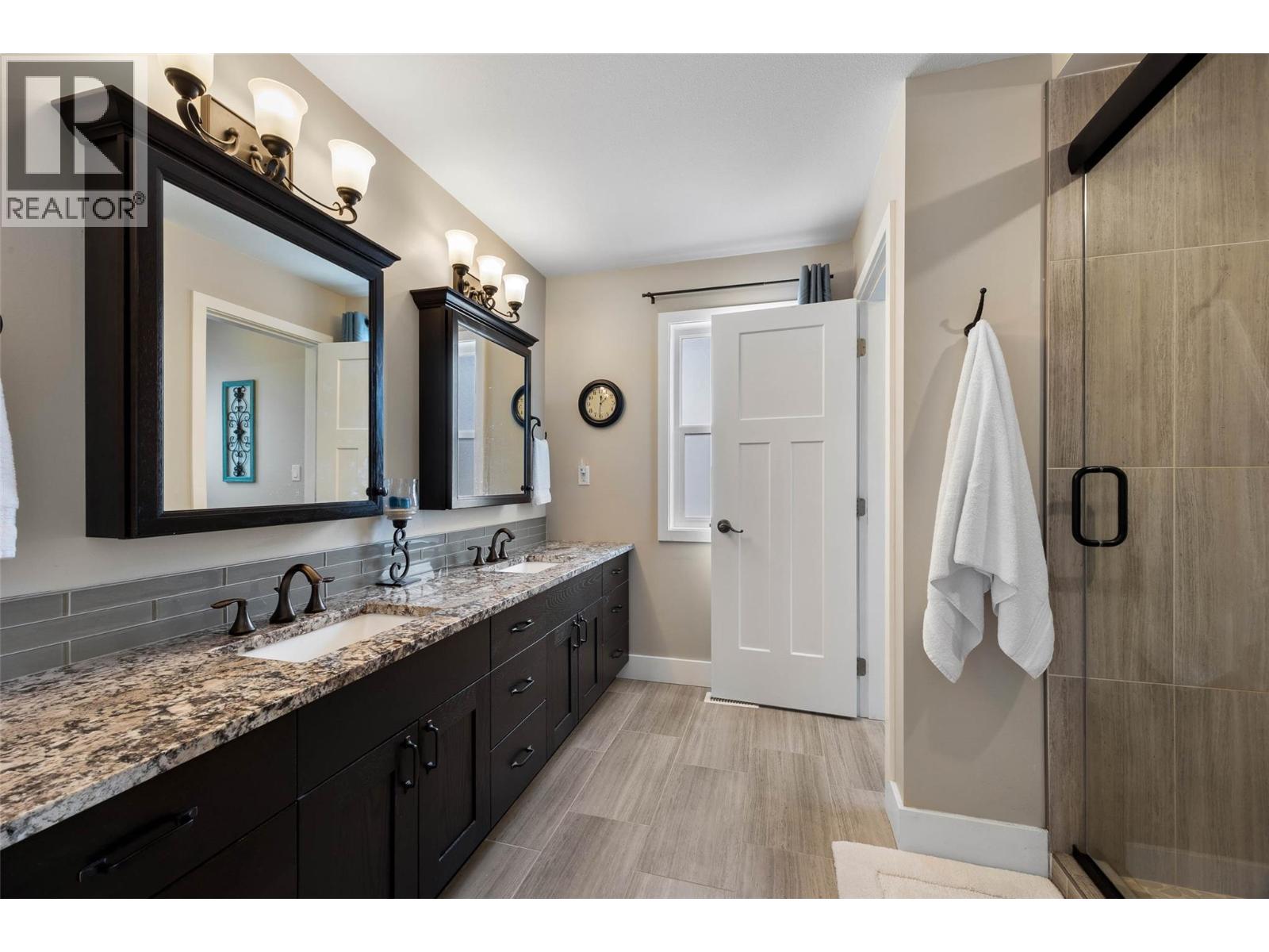 8913 Grizzly Crescent - Image 29