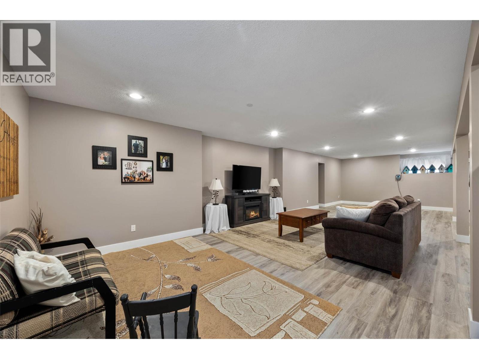 8913 Grizzly Crescent - 37