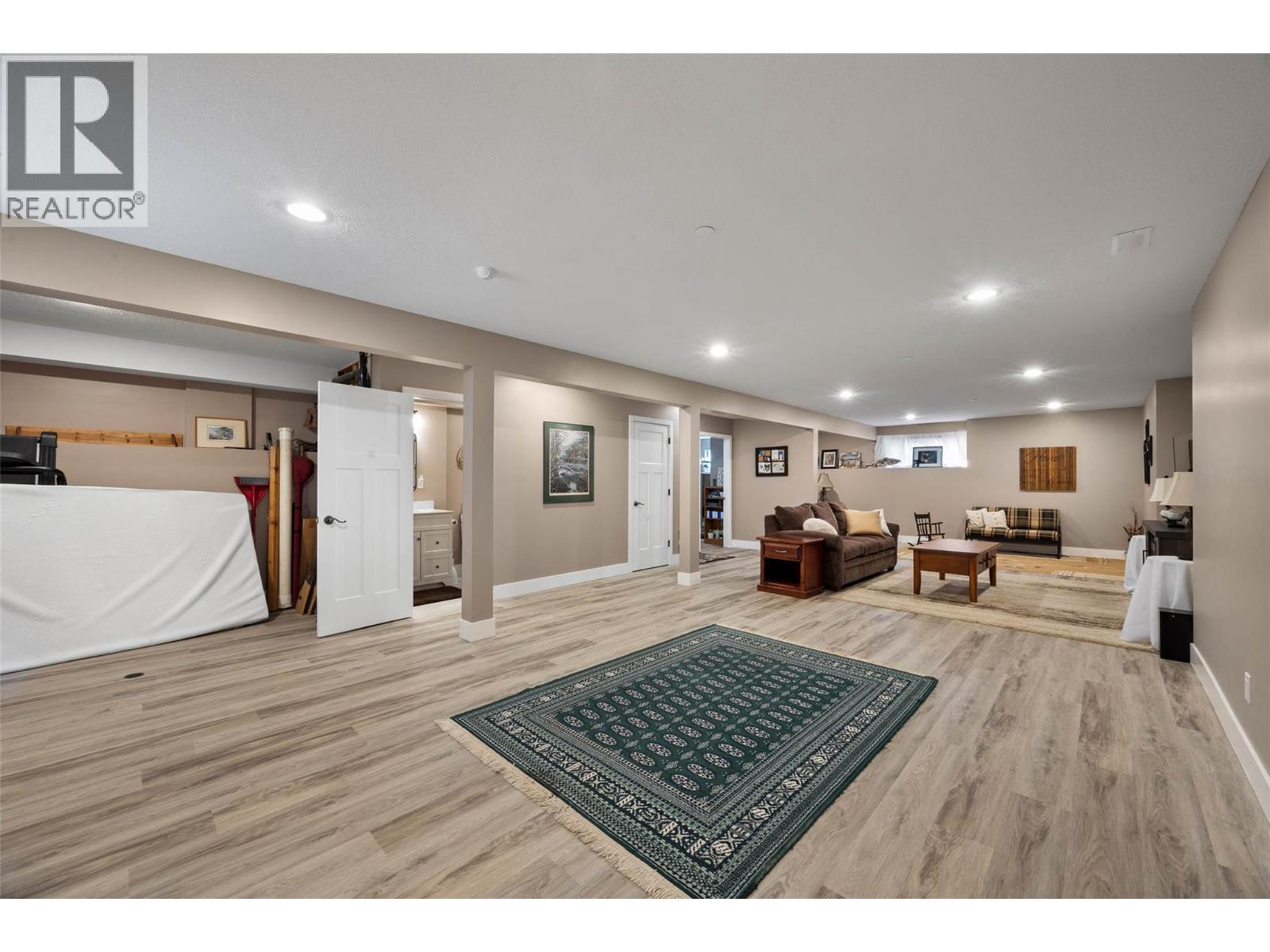 8913 Grizzly Crescent - Image 39