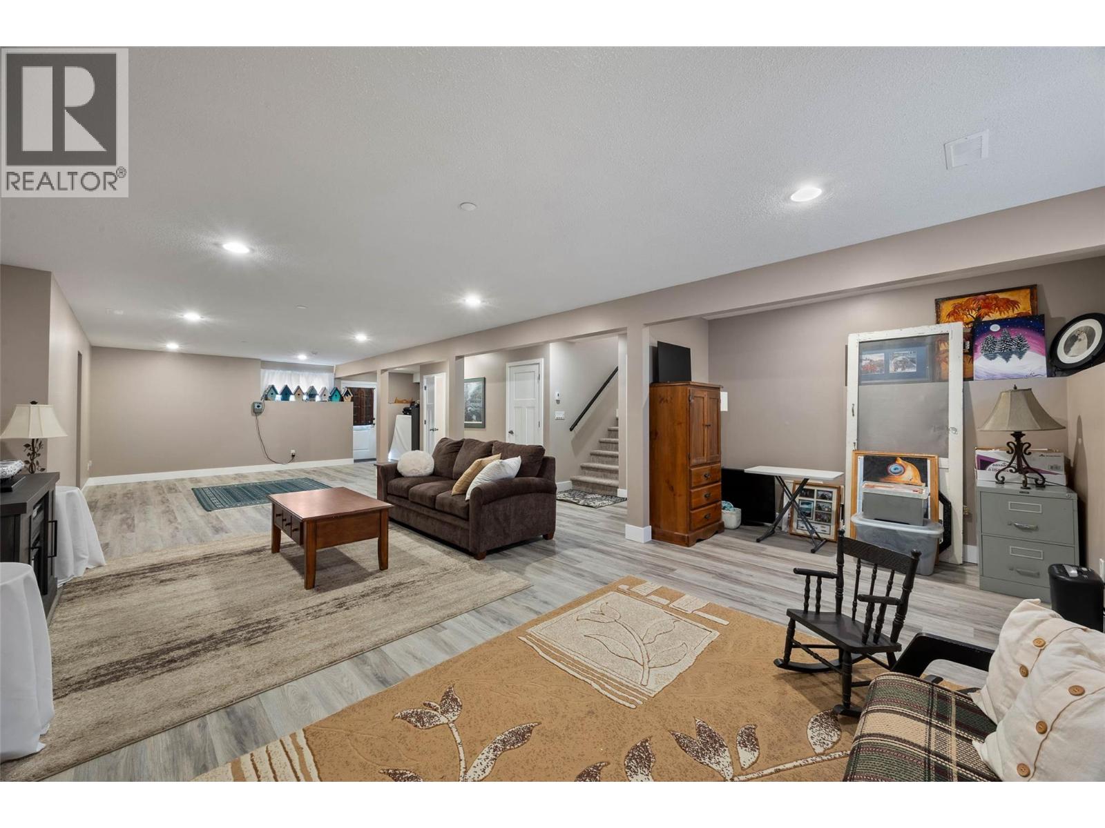 8913 Grizzly Crescent - Image 36