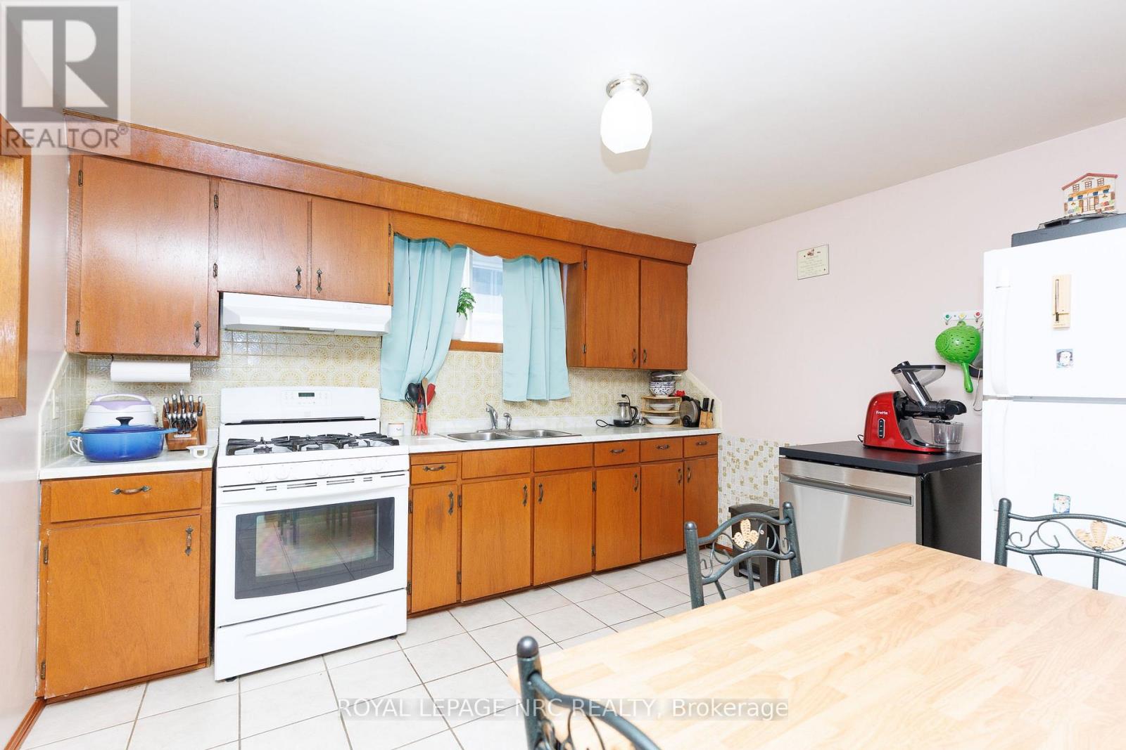 233 WEST SIDE ROAD - Image 25