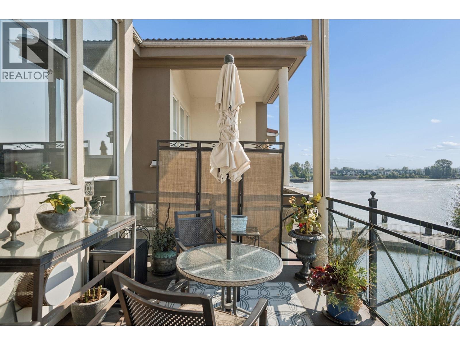 401 2 RENAISSANCE SQUARE, New Westminster