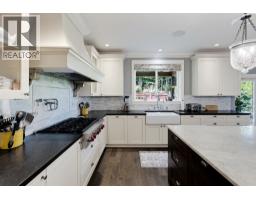 930 Selkirk Crescent, Coquitlam, BC V3J6E5 Photo 10