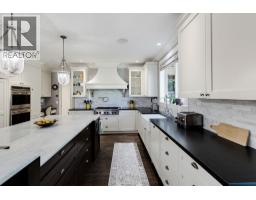 930 Selkirk Crescent, Coquitlam, BC V3J6E5 Photo 7