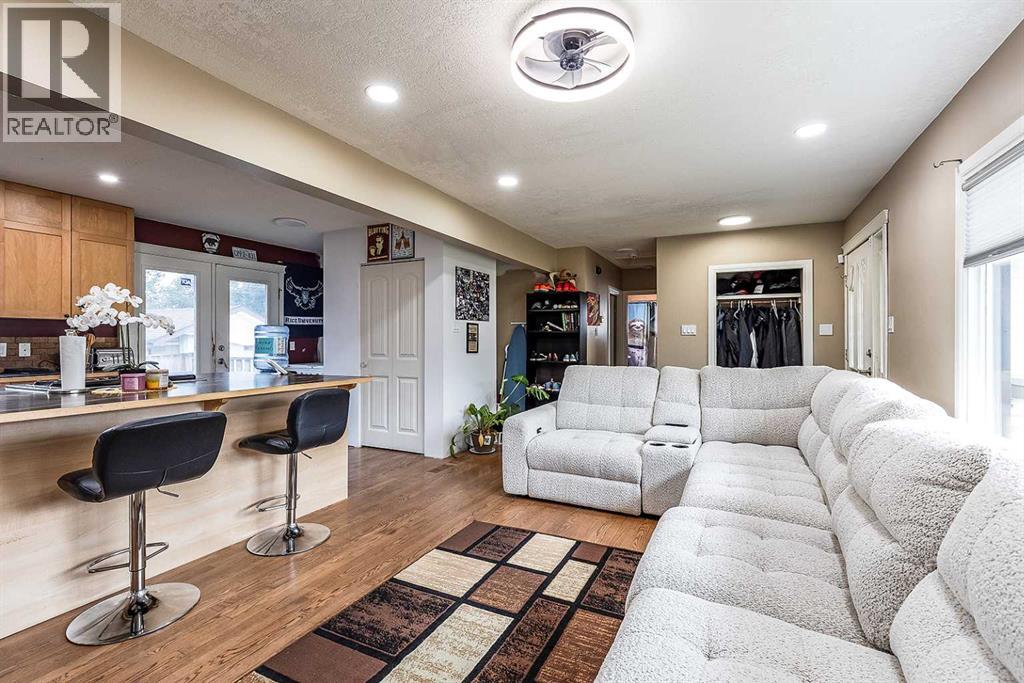 2867 16 Ave  SE - Image 8