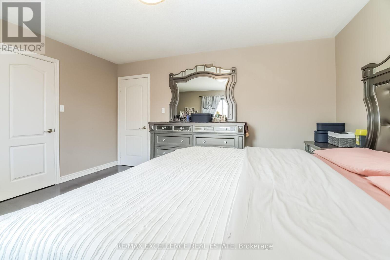 78 BRENTCLIFF DRIVE - 21