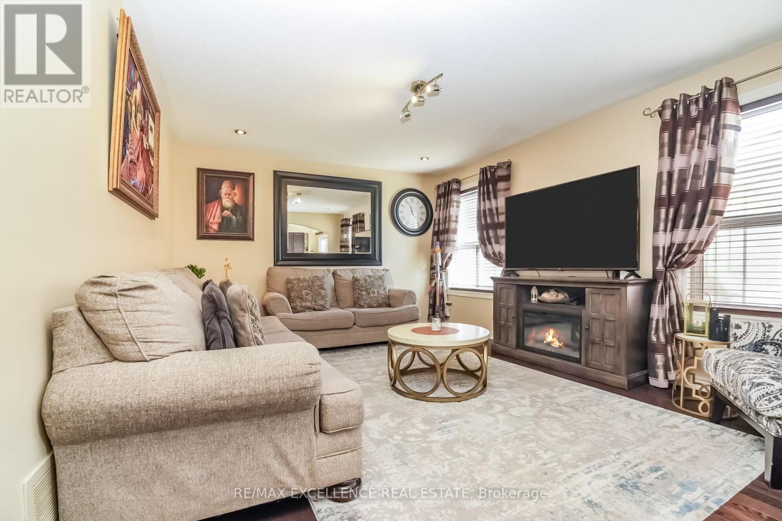78 BRENTCLIFF DRIVE - 9