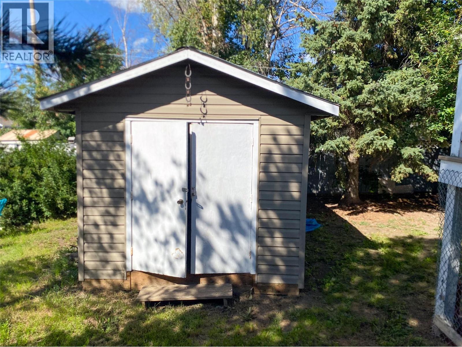 9017 17 Street - 32