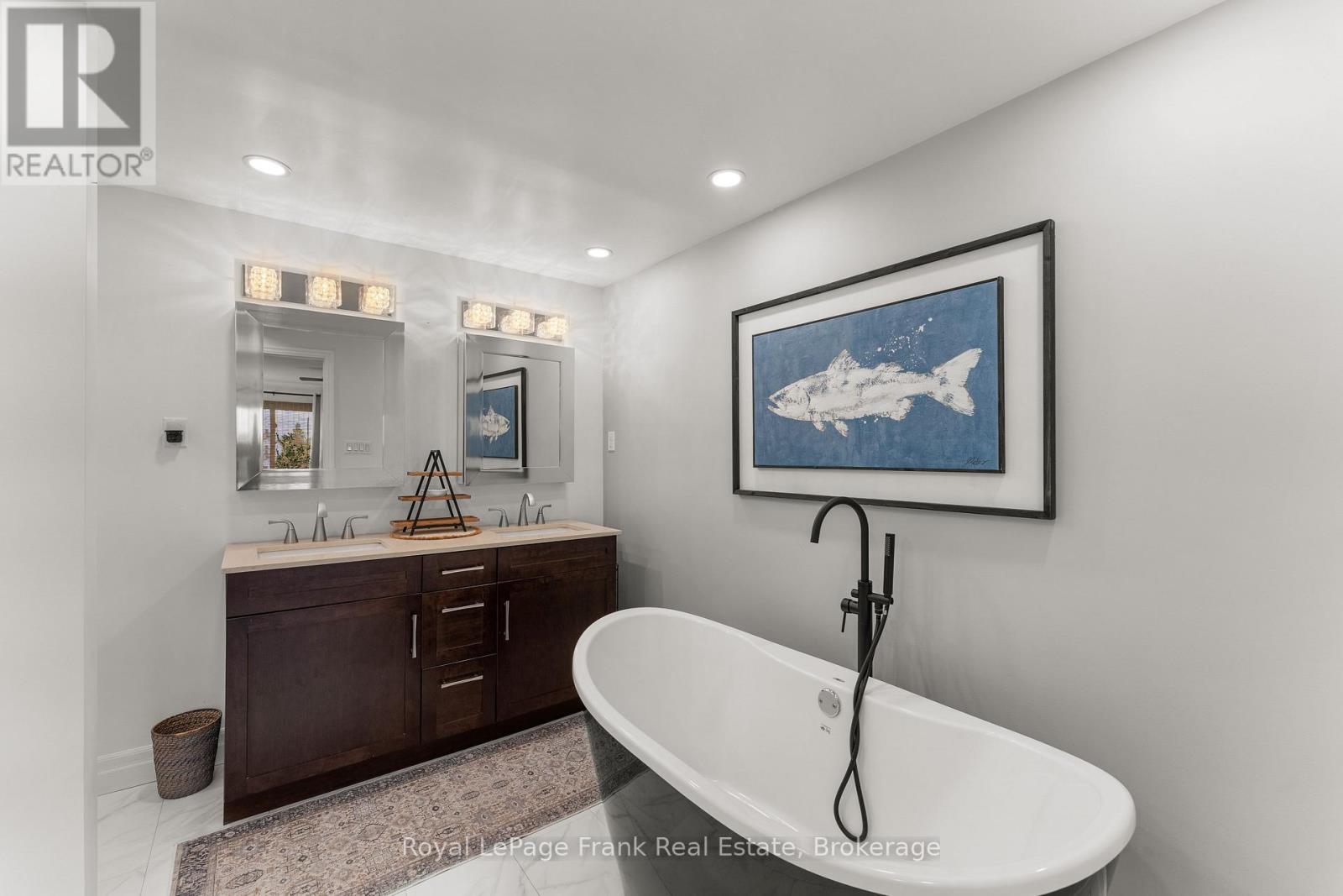 215 FRANCIS STREET - Image 21