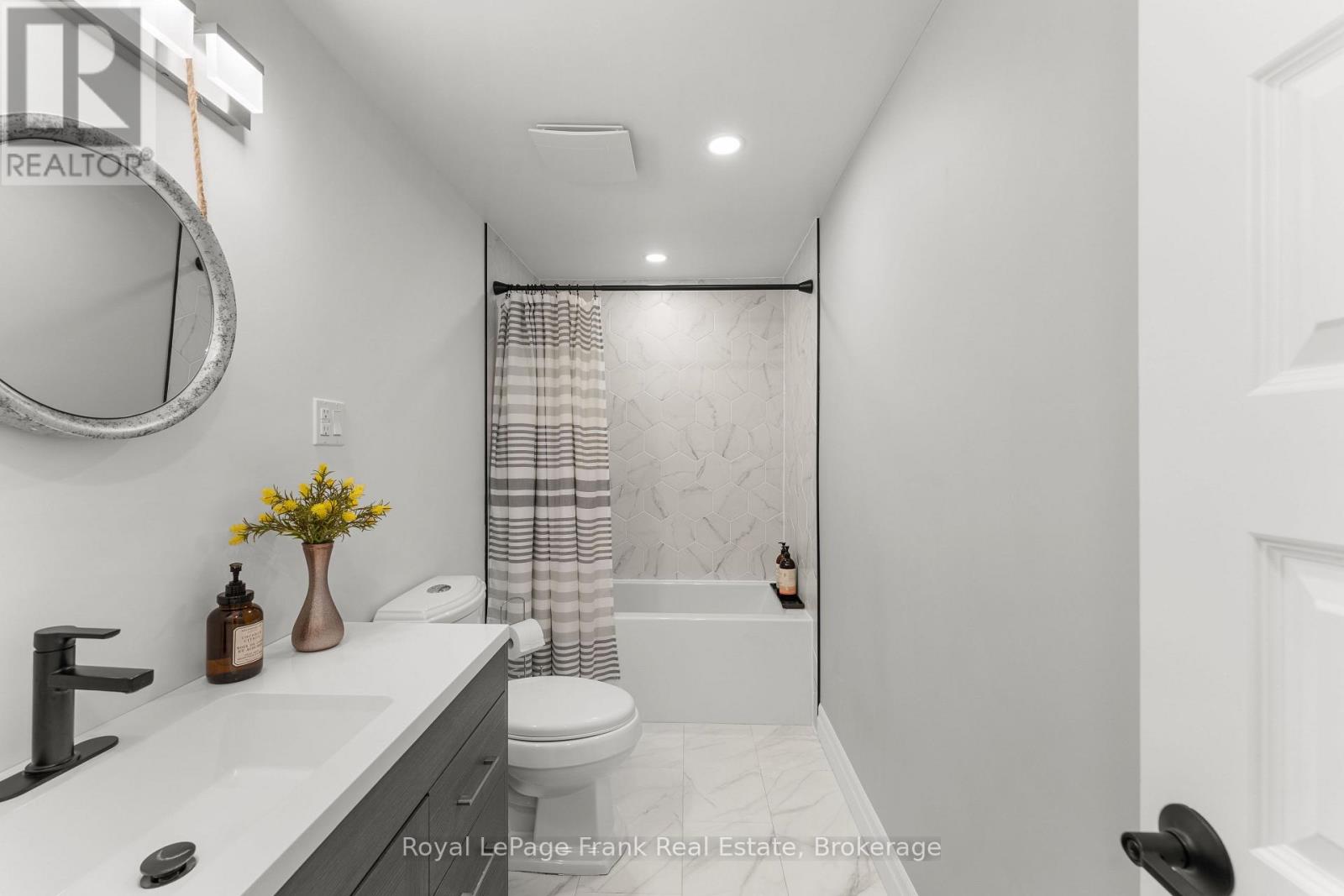 215 FRANCIS STREET - Image 26