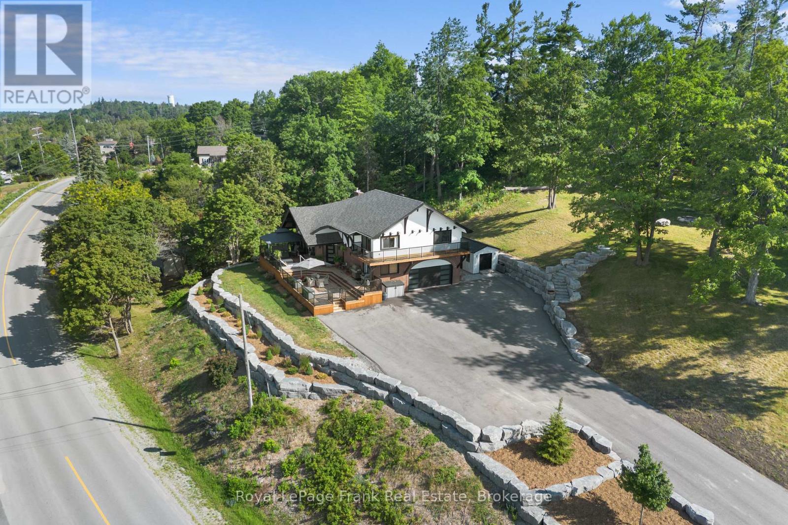215 FRANCIS STREET - Image 36