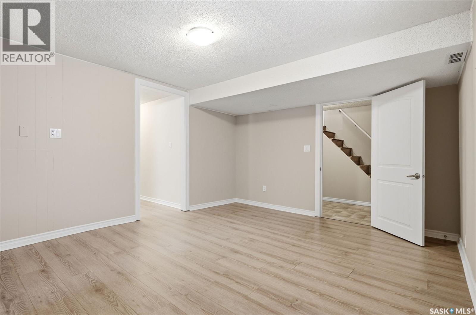 202 McCannel STREET - 24