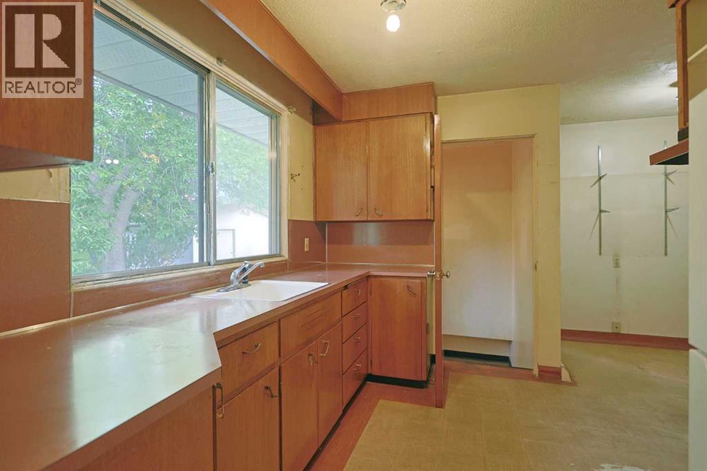 93 Winslow Crescent SW - 10