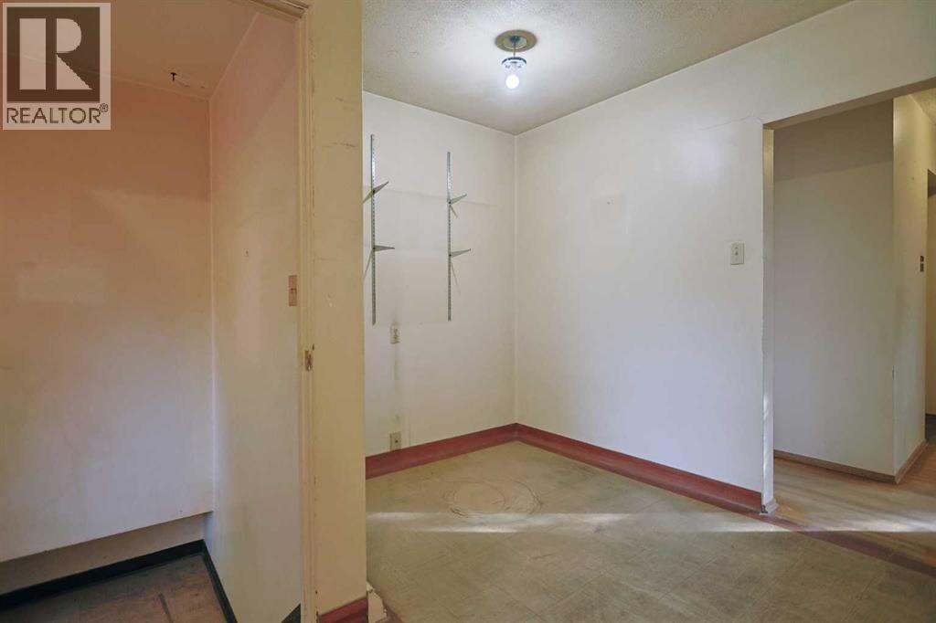 93 Winslow Crescent SW - 13