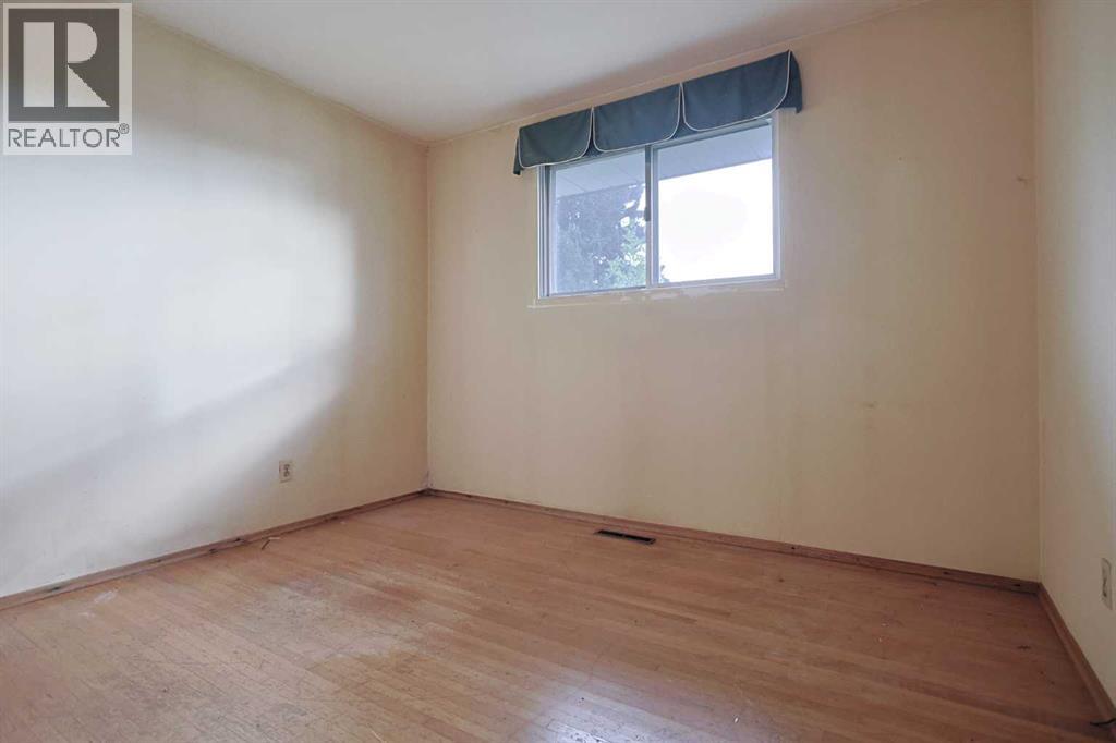 93 Winslow Crescent SW - 15