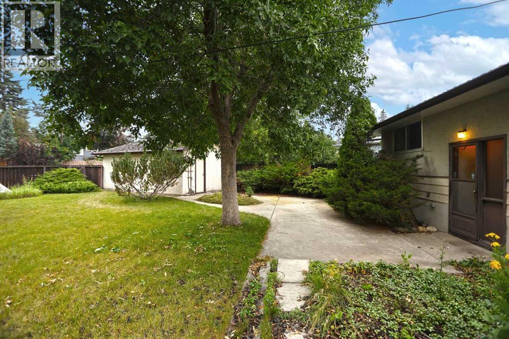 93 Winslow Crescent SW - 25