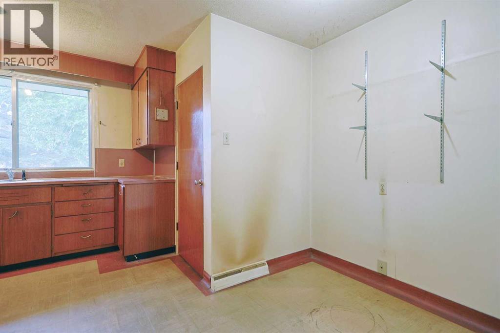 93 Winslow Crescent SW - 12