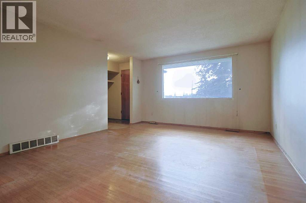 93 Winslow Crescent SW - 8