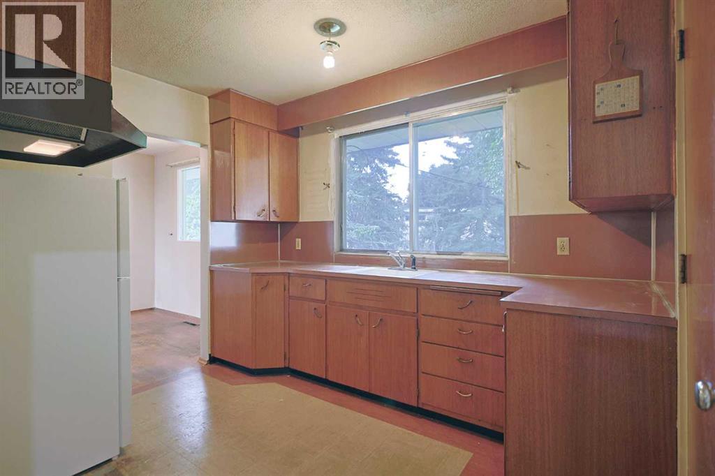 93 Winslow Crescent SW - 11