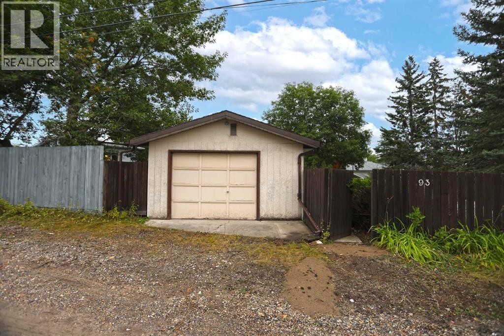 93 Winslow Crescent SW - 34