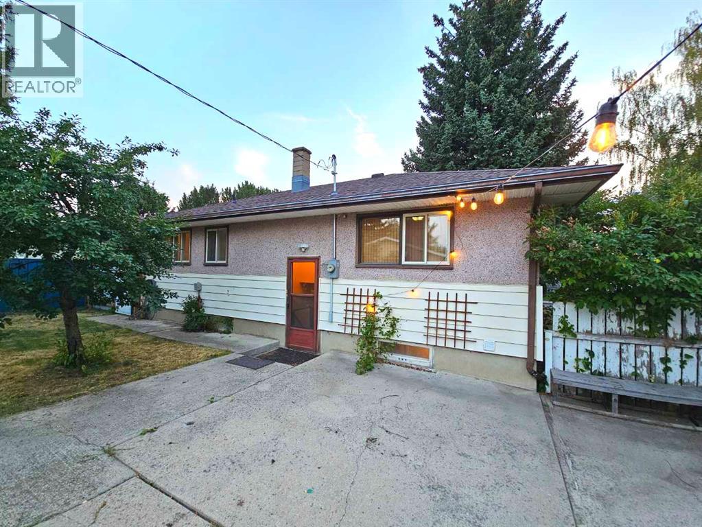 1009 18 Street N - 19