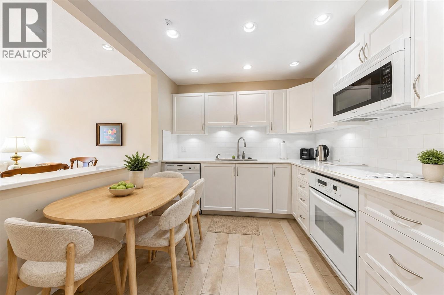 302 1765 MARINE DRIVE, West Vancouver