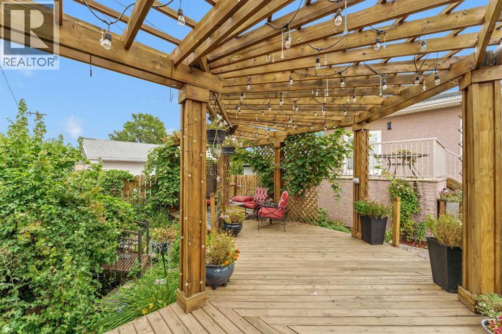 938 6 Street SE - Image 42
