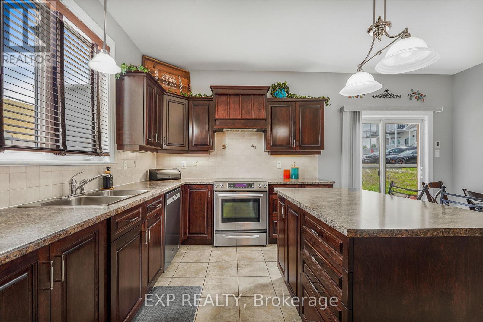 224 TOPAZE CRESCENT - 22