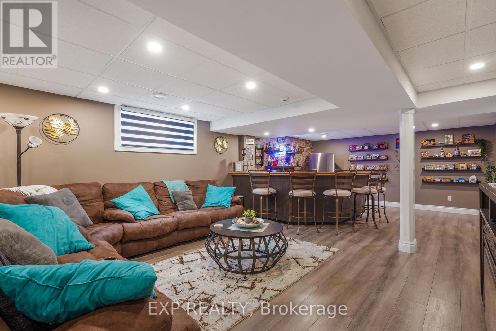 224 TOPAZE CRESCENT - 33