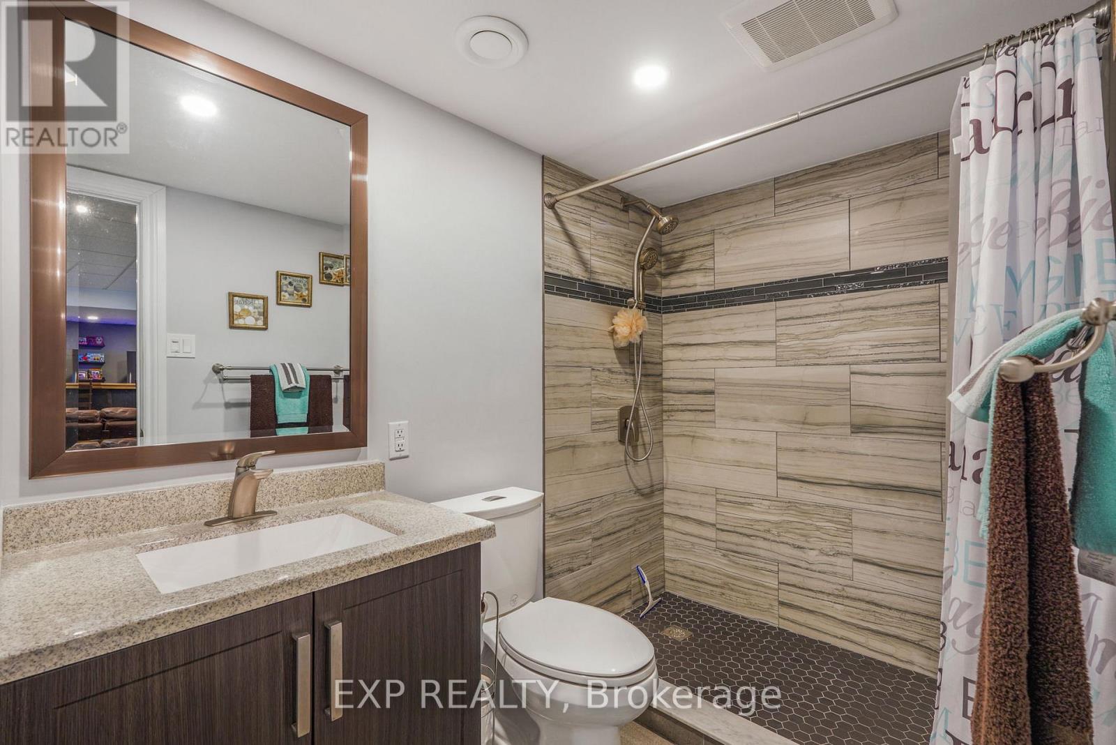 224 TOPAZE CRESCENT - 37