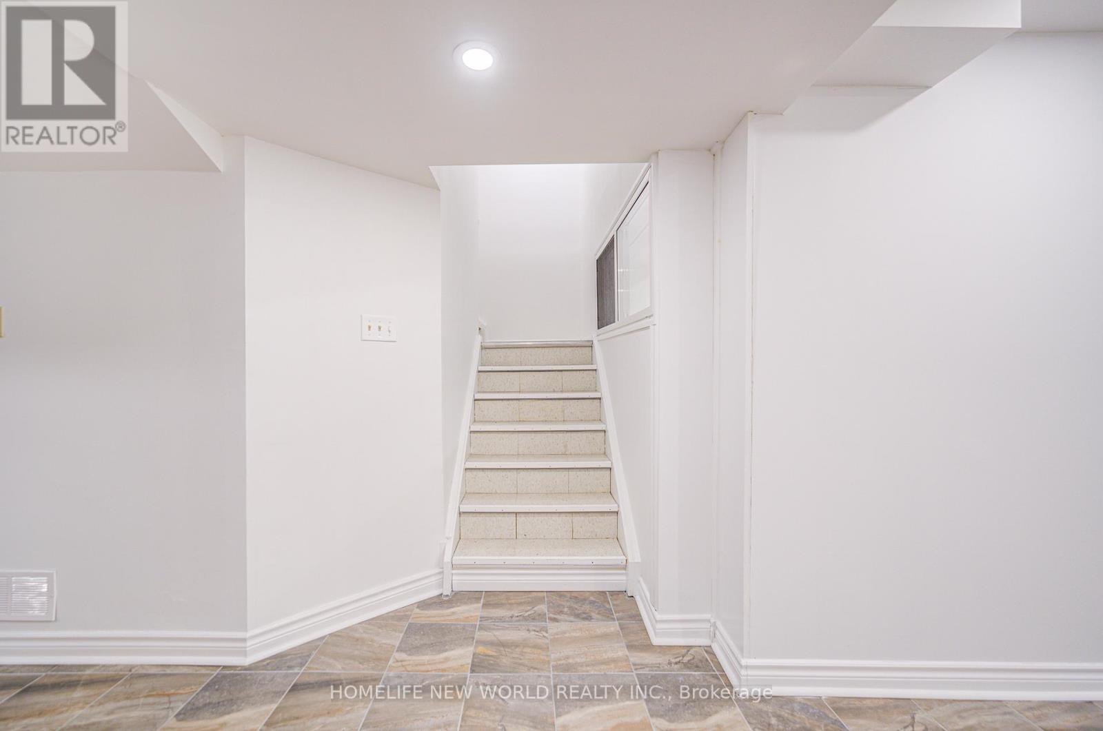 #39 44 CHESTER LE BOULEVARD - Image 31