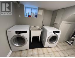 Bsmt - 31 Chamberlain Avenue, Toronto, ON M6E4J7 Photo 6